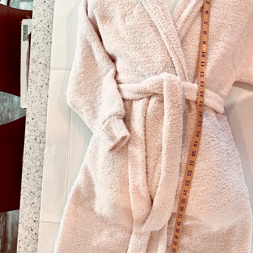 Victoria’s secret, size xs, fluffy and soft luxurious, beautiful pink bathrobe .